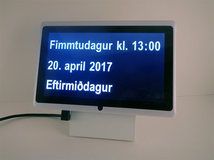 Dintido – dagatalsklukka á íslensku. Sýnir vikudag, tíma, mánaðardag og tímaskeið dags.